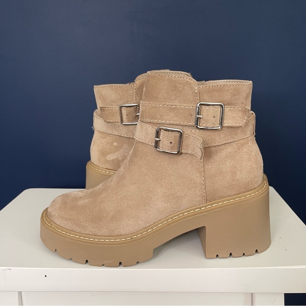 Madden Girl Tan Ankle Boots Size 7.5- Like New! - Picture 2 of 5